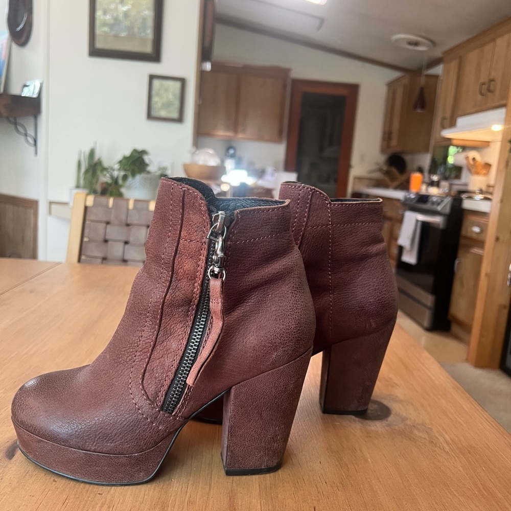 Women’s platform booties - Picture 2 of 6